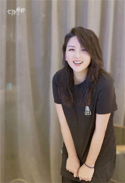 何洁02.jpg