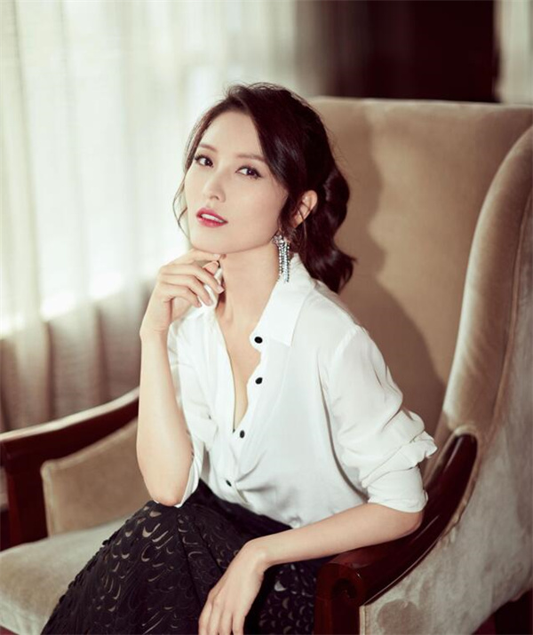 1635992154301136.jpg 徐洁儿.jpg